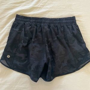 Lululemon camo short, pocket on side